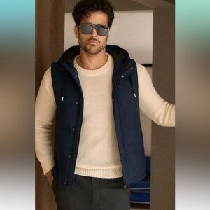 Men’s Navy Quilted Vest with pockets  size large